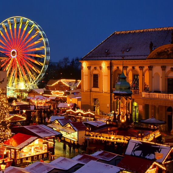 Blick auf den Weihnachtsmarkt von Magdeburg